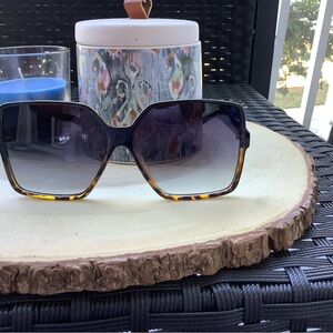 Stylish Tortoise Shell Sunglasses